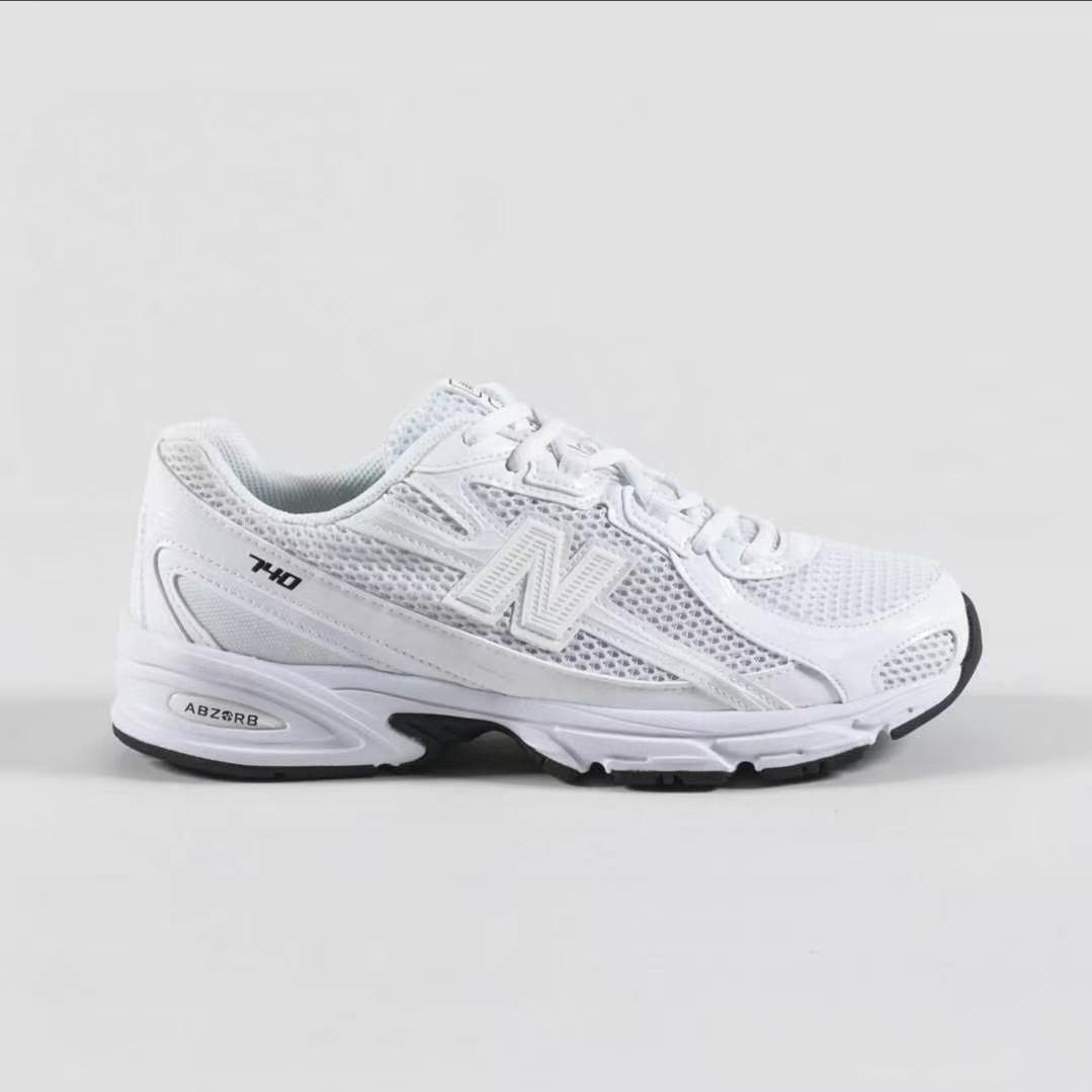 New Balance 740
